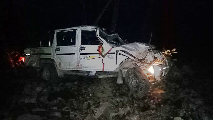 सुनापति गाउँपालिकाको बेथान भिरमा बोलेरो गाडी दुर्घटना हुँदा ५ जना गम्भीर घाइते